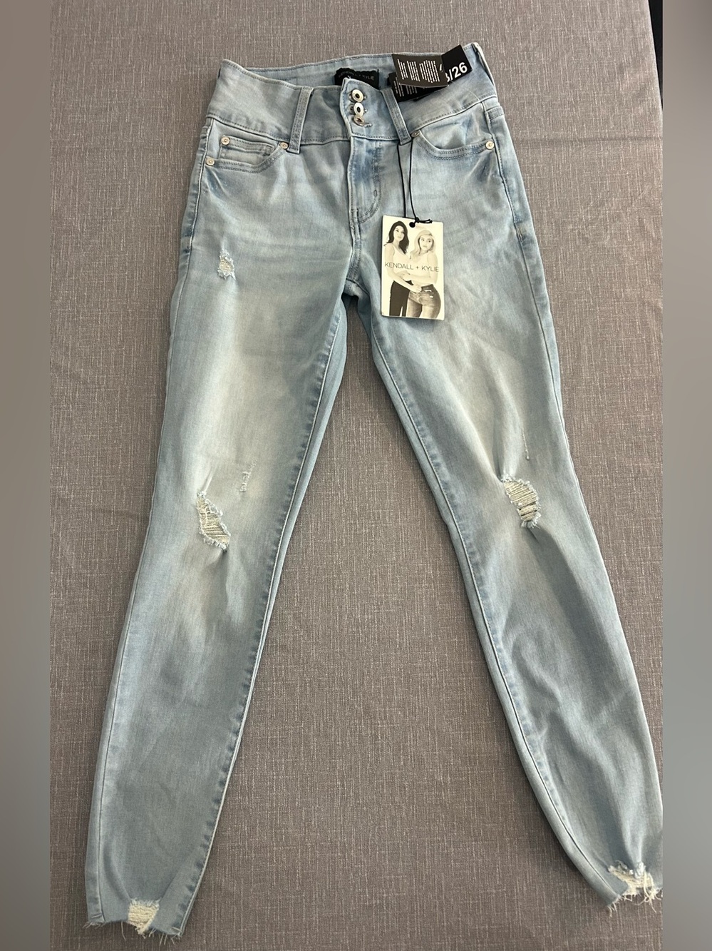 Kendall & Kylie Women’s Jeans Ultra Babe Skinny Distressed Raw Hem 3/26